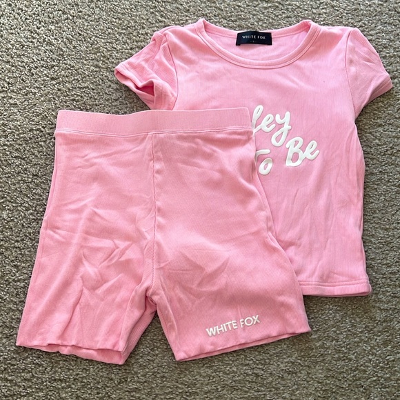 White Fox wifey to be outfit size small in top and bottom - Picture 2 of 4